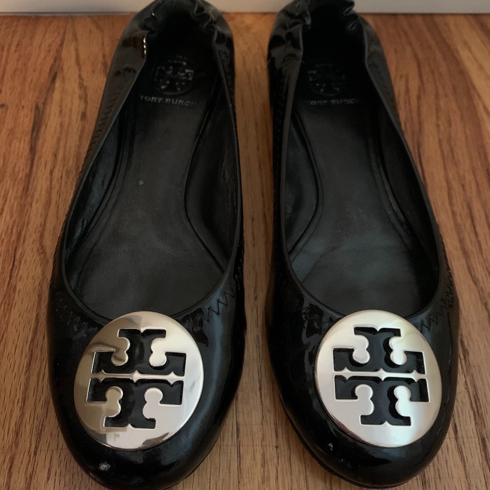 TORY BURCH Reva black leather Silver Emblem ballet flats size 7.5